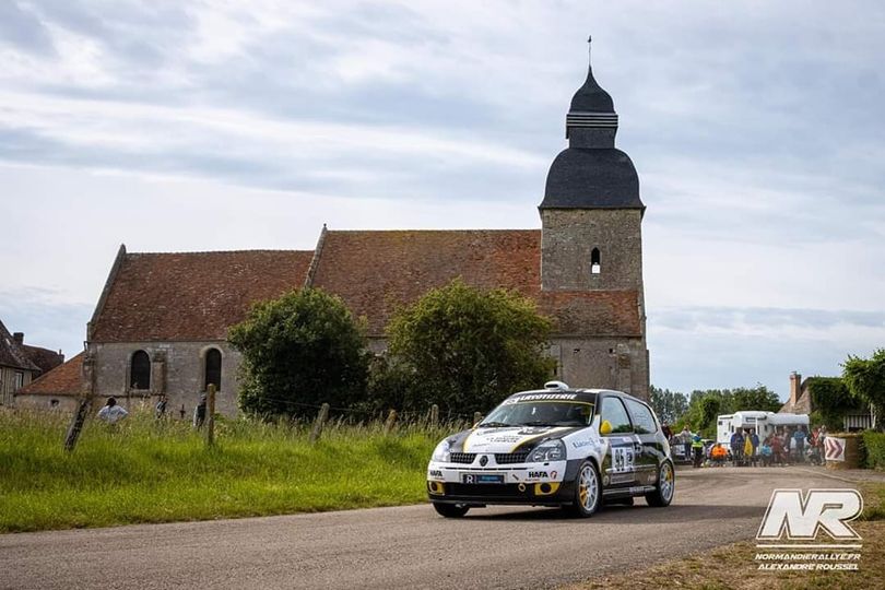 Peut être une image de 1 personne et route