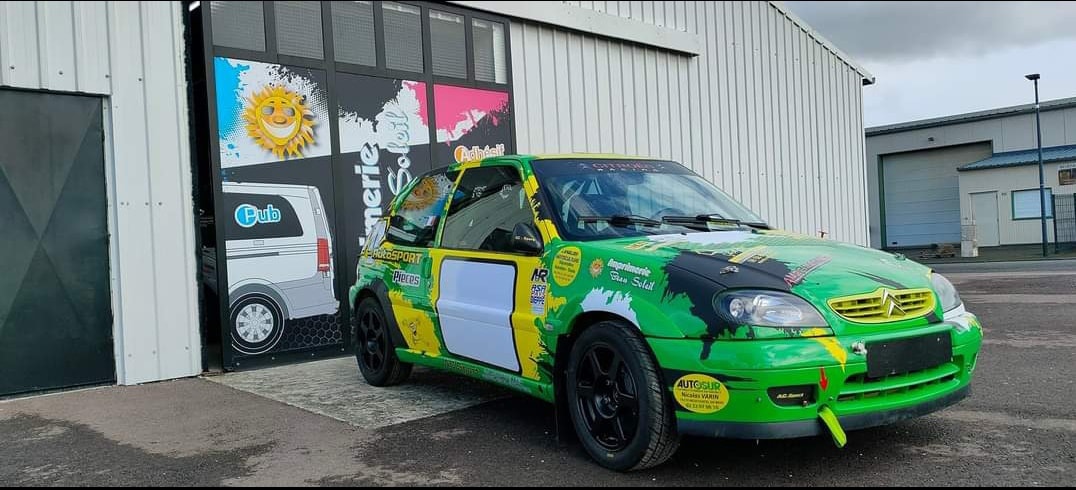 Peut être une image de voiture et plein air