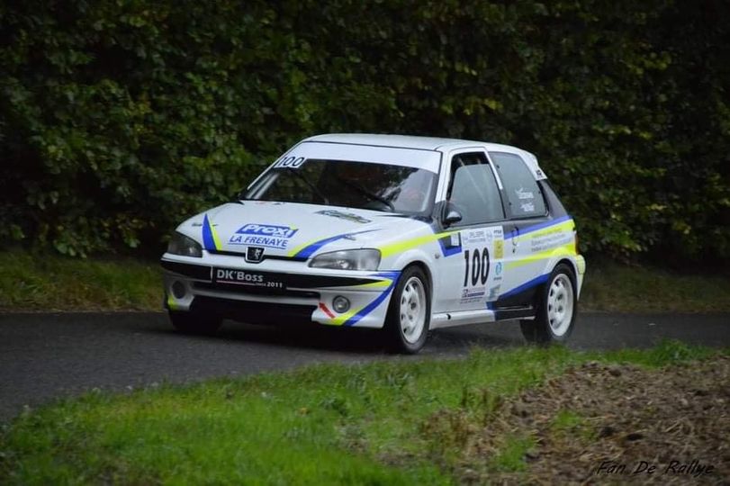 Peut être une image de voiture et plein air